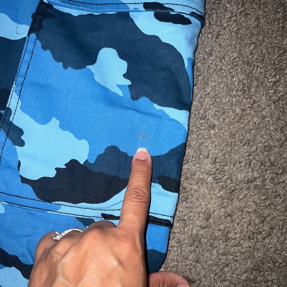 Blue camouflage cargo crop/ankle pants, high waisted size 8 - Picture 4 of 4